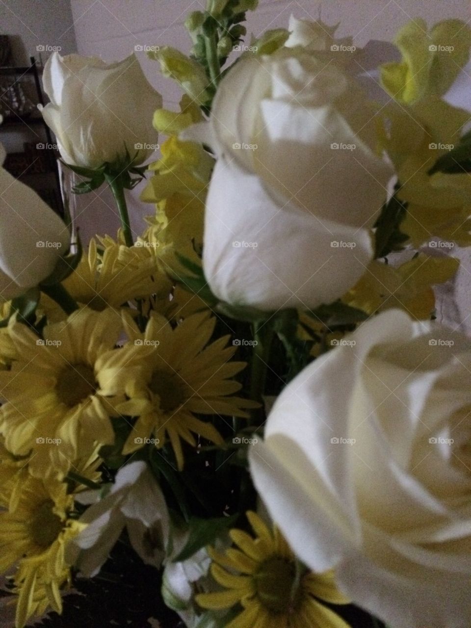 White roses. A flower arrangement in white and yellow