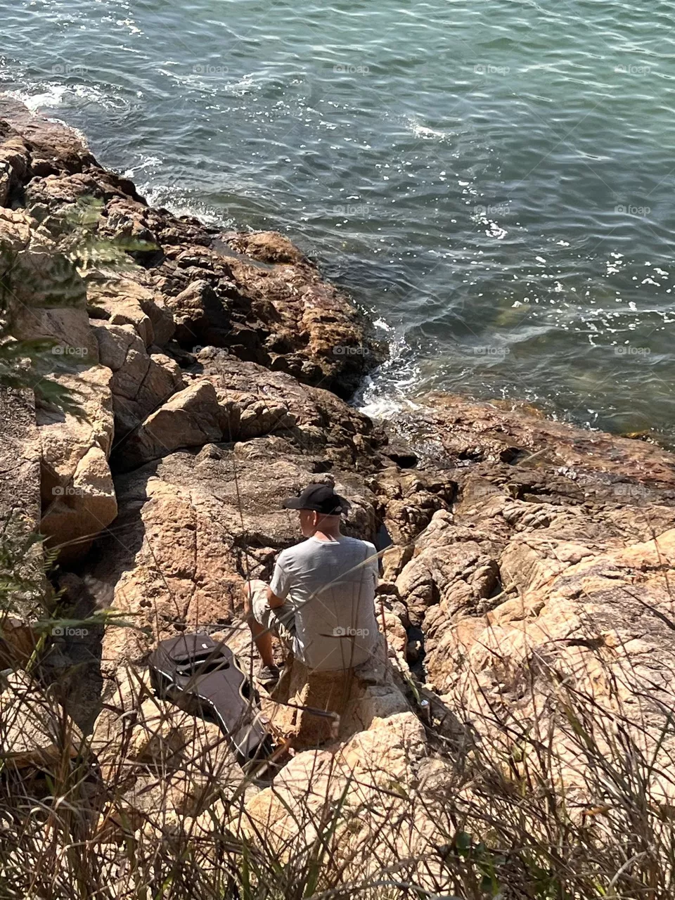 Sea and guitar