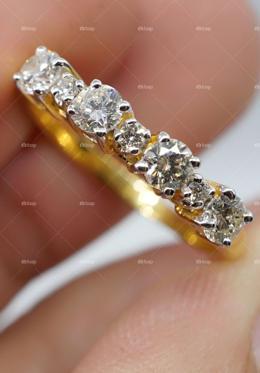 Diamond gold ring