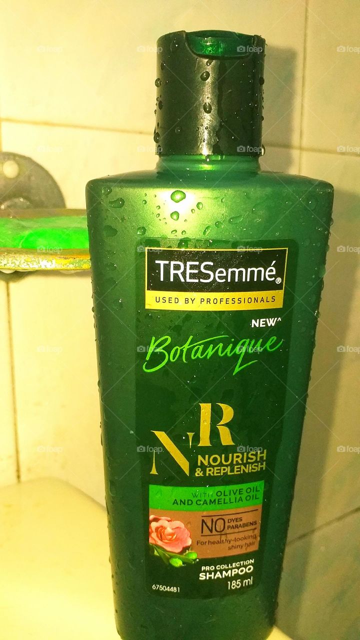 Tresemme - New botanique - nourish and replenish shampoo - Unilever brand