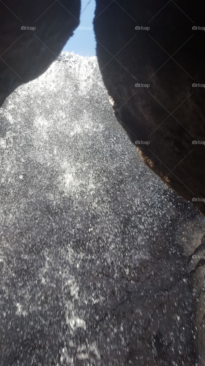 Es Hört nicht auf zu Fallen