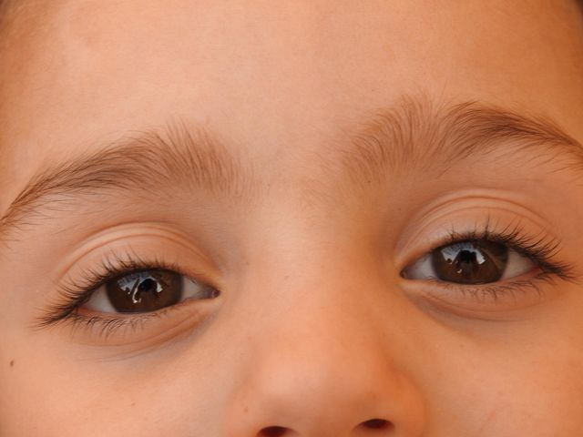 عين