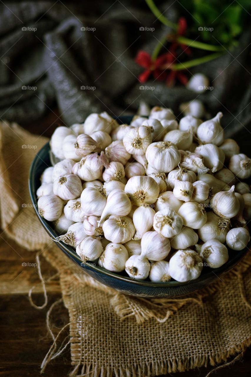 bowl of organic garlic