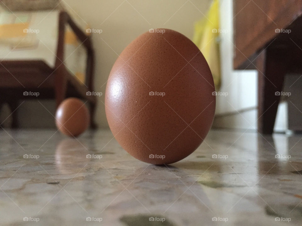 Upright eggs - no tricks/adhesive