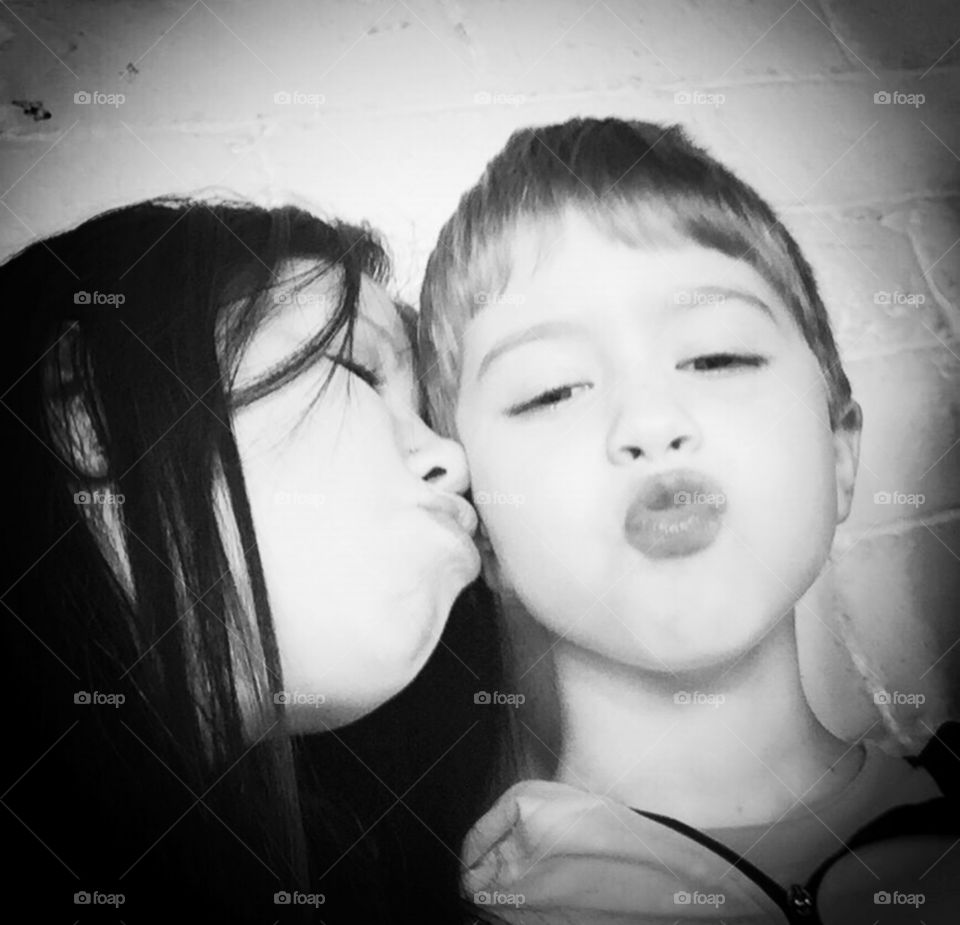 Kisses...To the moon and back (black and white; vignette)