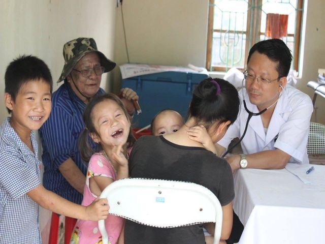 The photo was taken at a volunteer medical examination and treatment session in Bac Kan - Vietnam. The smiles of highland children are like autumn sunshine!