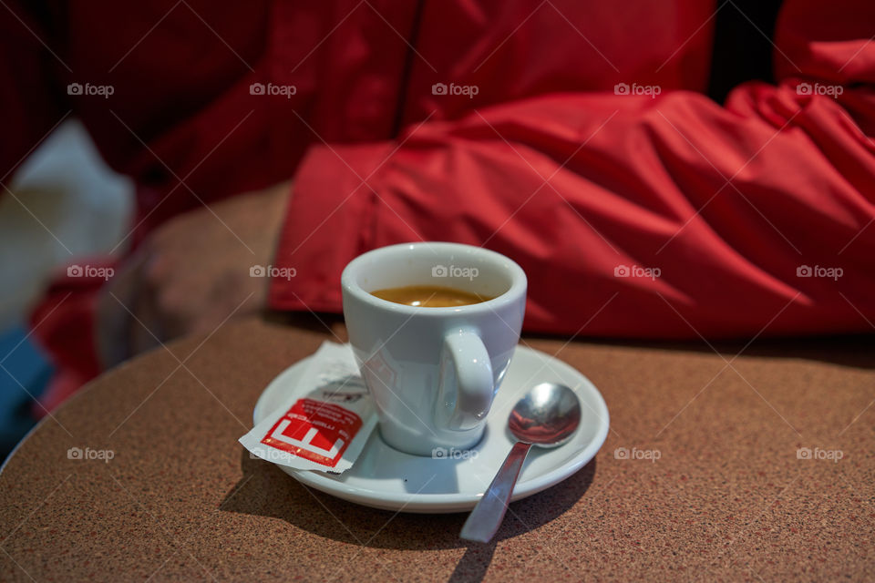 Cafe teñido de rojo