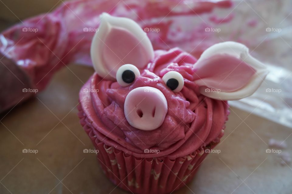 Pink Pig Cake .. 