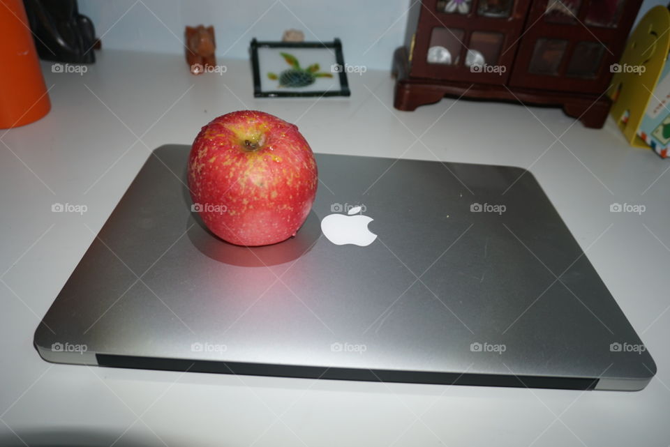 Apple computer, Apple Laptop