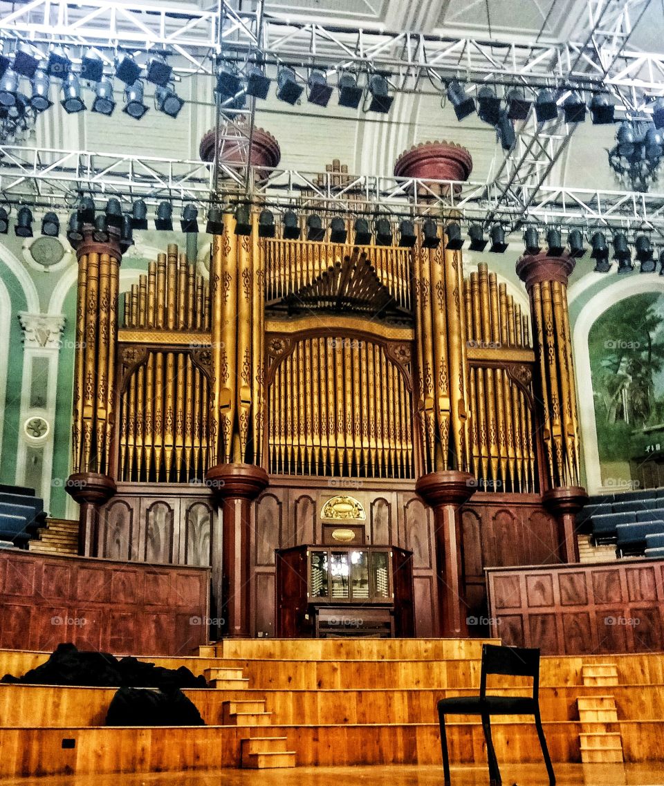 The impressive pipe organ in Ulster Hall,Northern Ireland