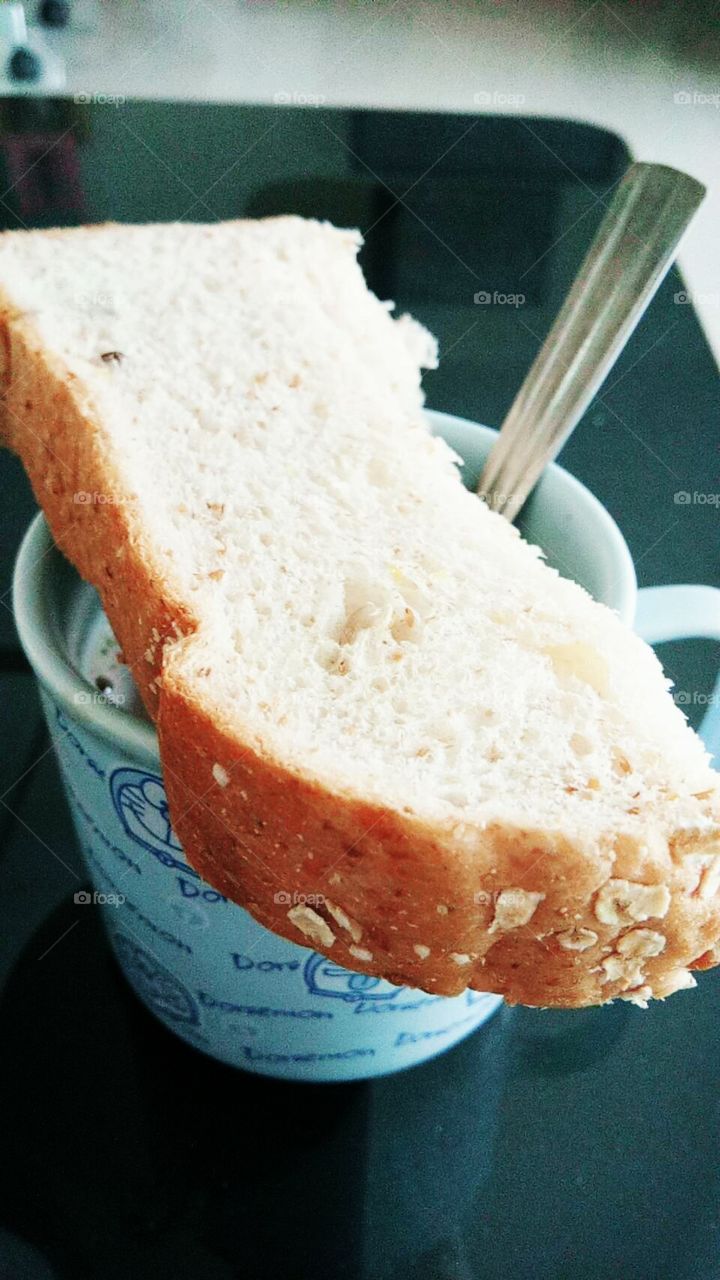 bread
coffee
cup