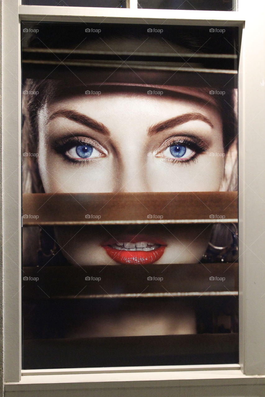 blue eyes red lips looking through the the Looking Glass