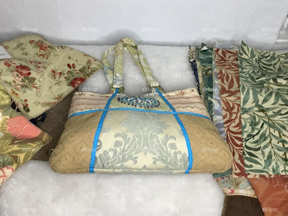 Patchwork Purse, Patchwork Tote, Patchwork Bag, Hippie Purse, Boho Crossbody, Upcycled Bag, Handmade Bags, Ladies Handbag, Fabric Bags, Tote, recycled, spacious, colorful, multicolored, patched, batting