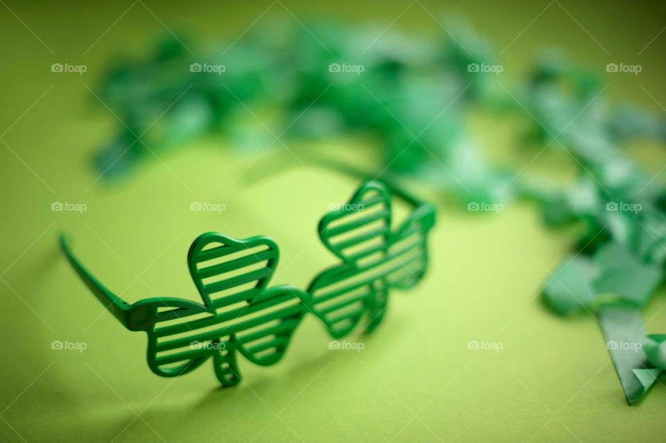 St. Patrick's day, green, leprechaun, beer, green beer, paraphernalia, Ireland, Irish, March 17, clover, lucky, luck, good luck, coins, wealth, hat, leprechaun, pot, confetti, holiday, Wallpaper, background, spectacles, carnival, karnavalnye glasses, green hat, celebration, parade, cocktail, drink, drinking, alcohol, Mixology, drink, top, minimal, festival, party, March, event, accessories, festival glasses, spring, deep green, green, grass, thematic, national, tradition, traditions, traditional, St. Patrick, Patricks, Saint Patrick, patricks, still life, symbol, 