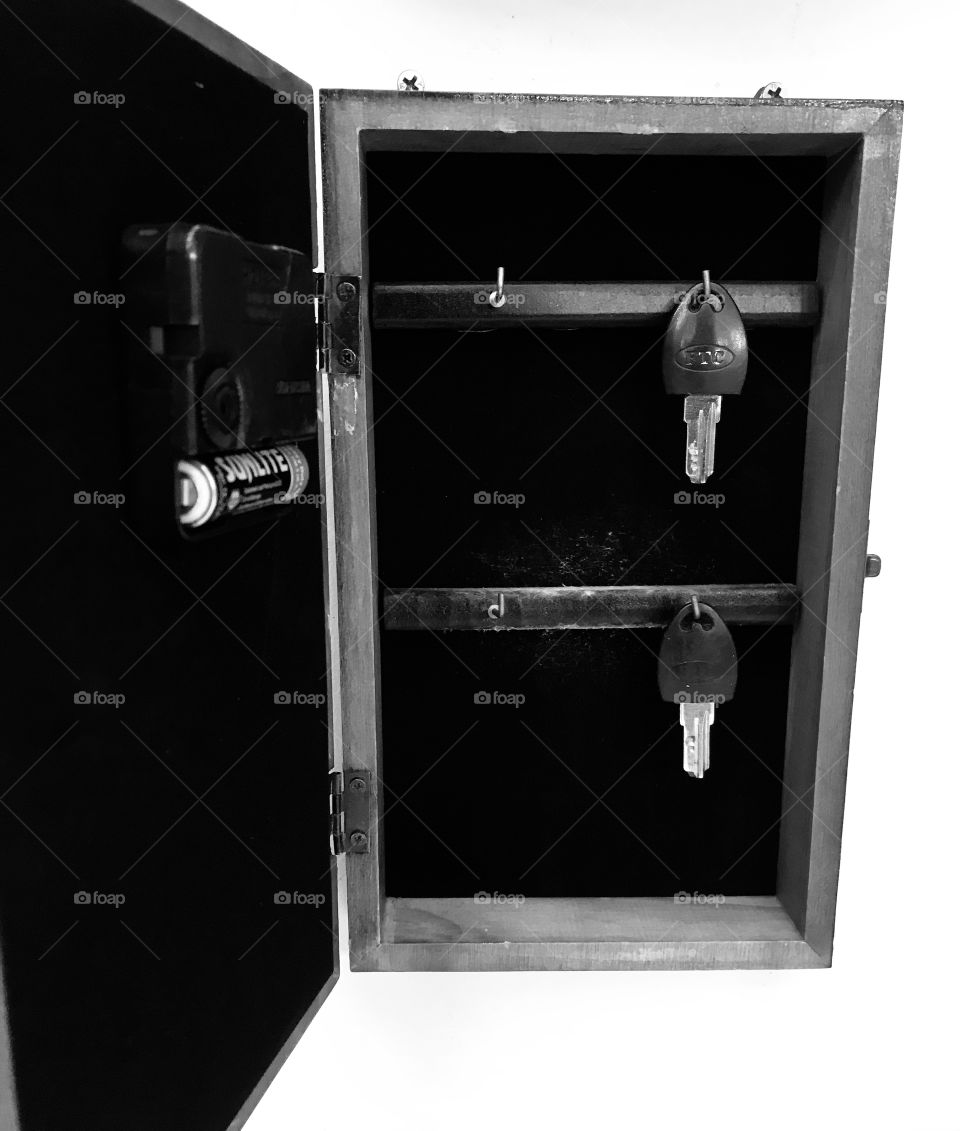 Black and white key holder box 