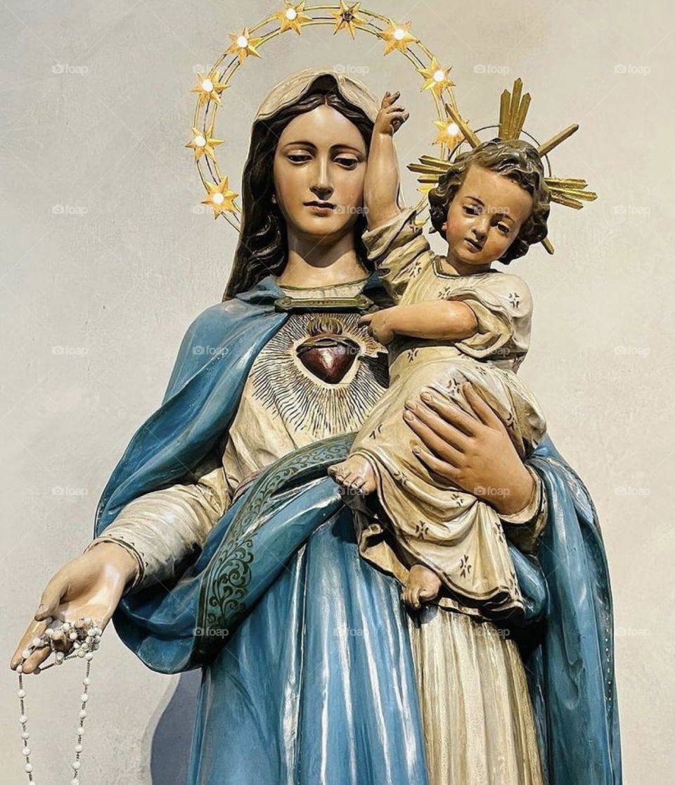 🙏 🇪🇸 Oh Maria, ruega por nosotros que recurrimos a ti.  Amén.  🇧🇷 Ó Maria, Nossa Senhora, rogai por nós que recorremos a vós. Amém. / 🇺🇸 O Mary, pray for us that we turn to you.  Amen. / 🇮🇹 O Madonna, prega per noi che ci rivolgiamo a te. Amen. 
