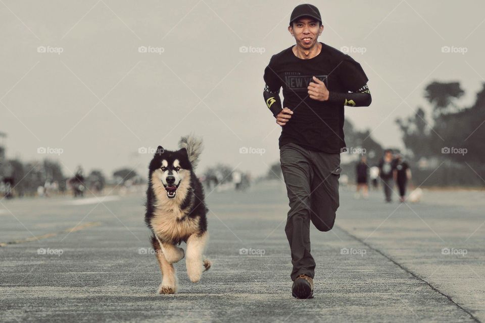 We are on the move with my dog pedro! We love running together..