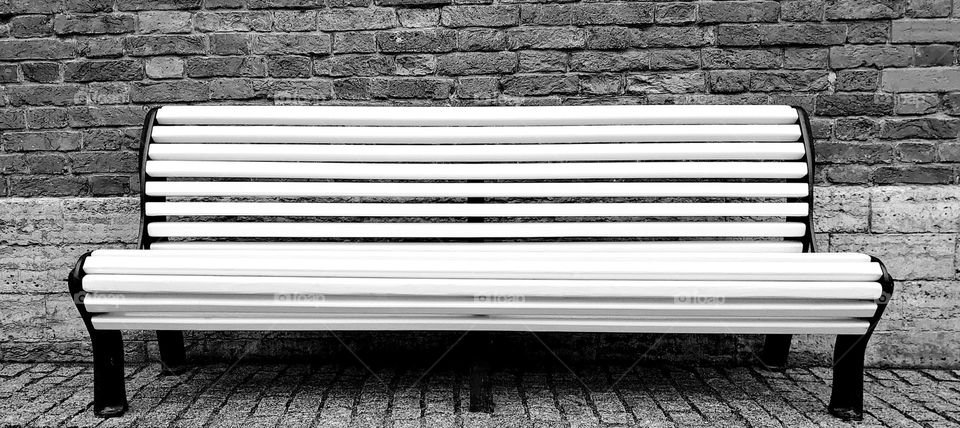 Black and white ⬛⬜ Bench⬜⬛ Geometry ⬜⬛