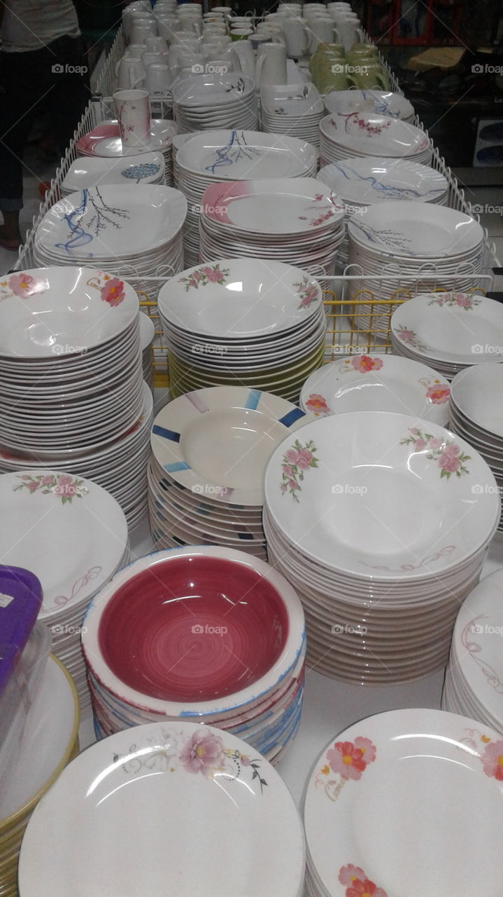 plates
kitchenware