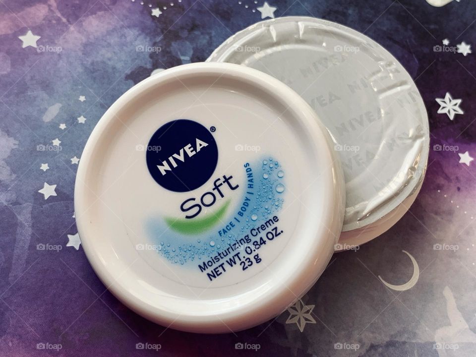 Nivea soft moisturizing creme 