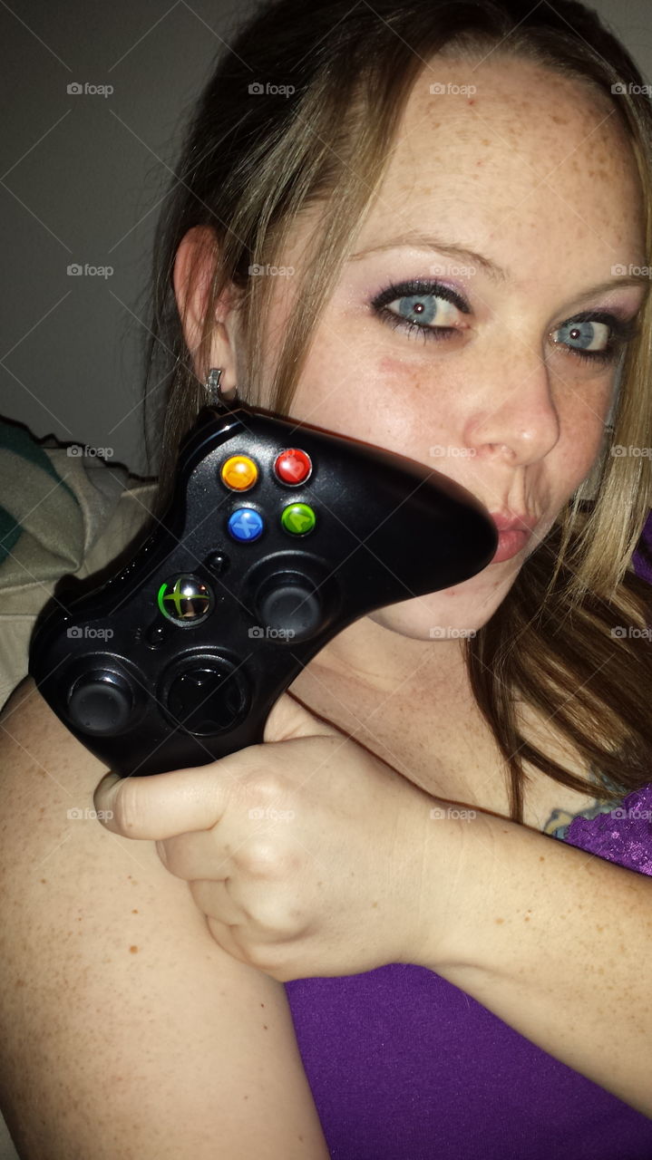 Cute Gamer Chick w/ Remote. Love my Xbox