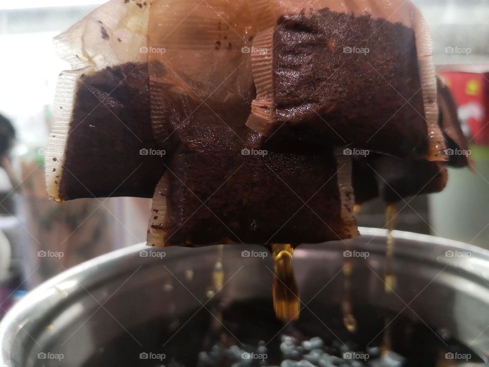 The aromatic drops of tea makes me feel happy