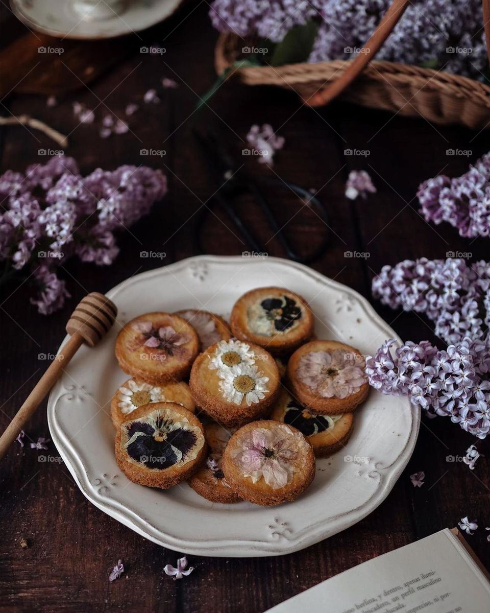 flowers cookies, nice colors, nice composition