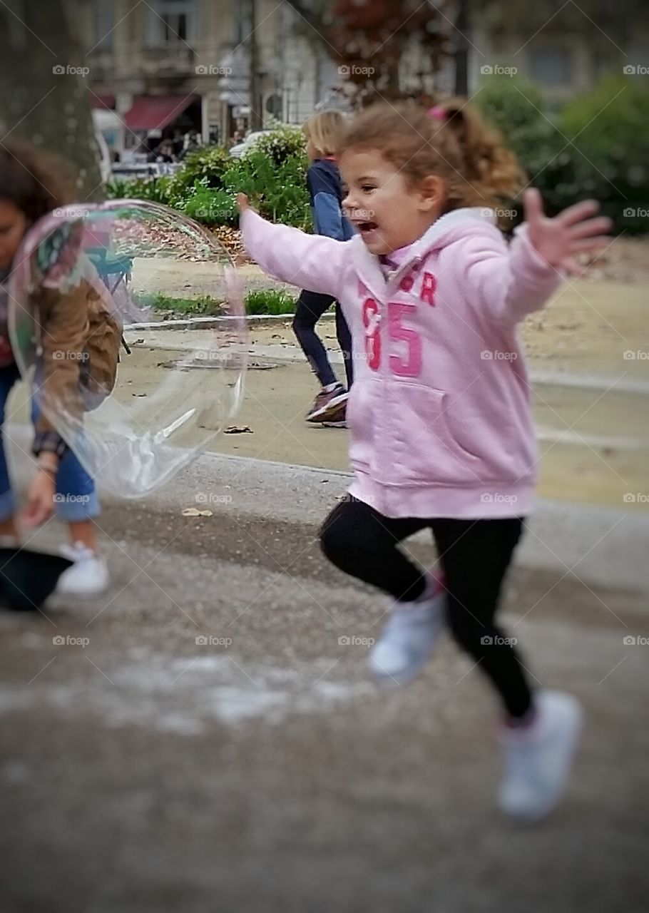 kid's challenge with bubble