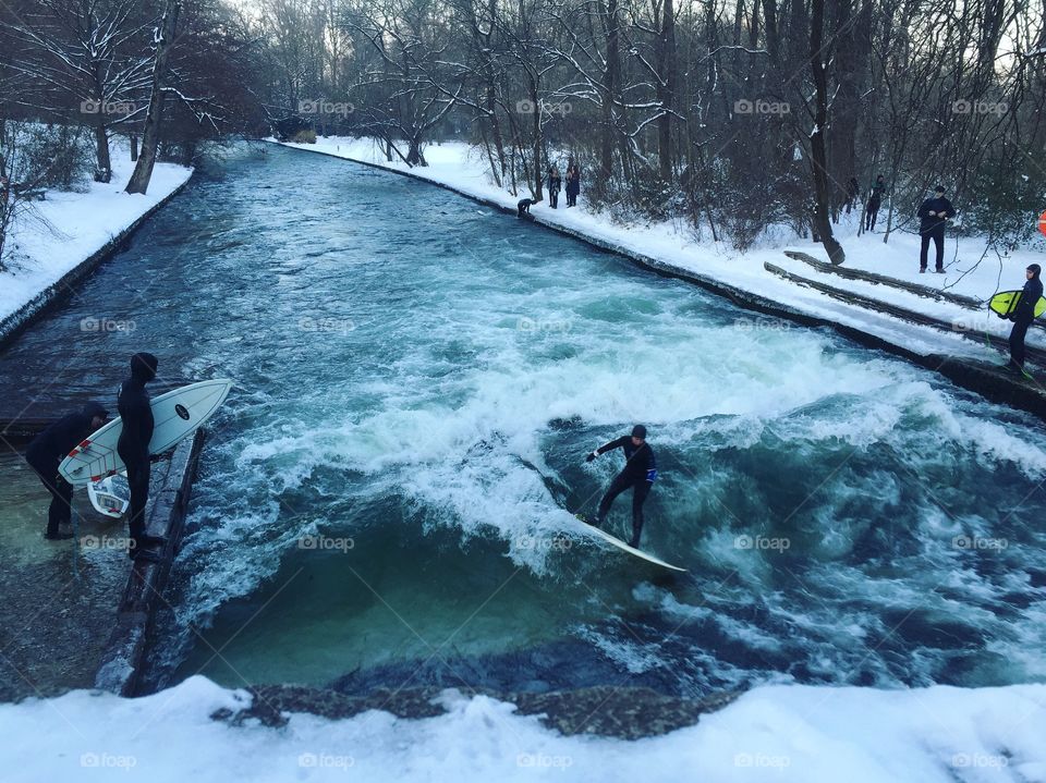 Winter surfing 