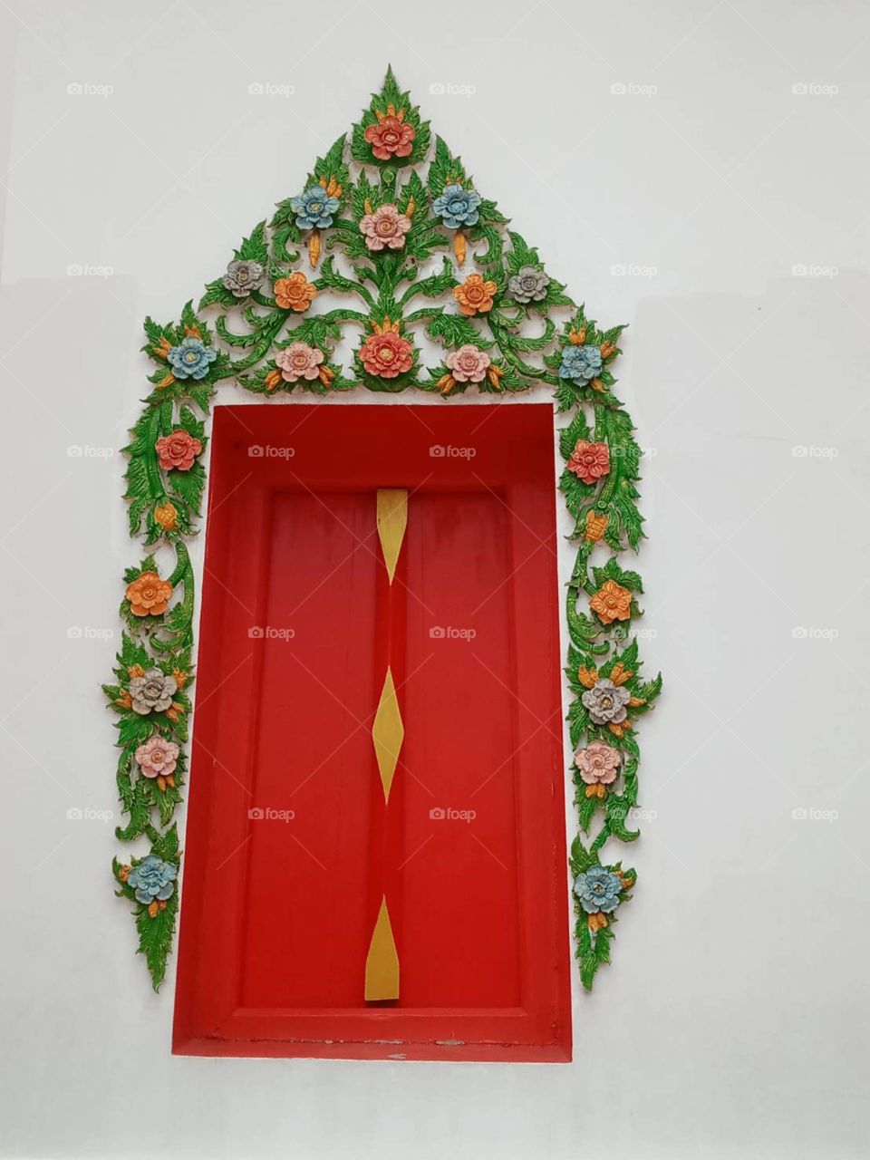 A perfect door match with color and design. This is a door to heaven for your peaceful mind. Is this also your heaven's door?