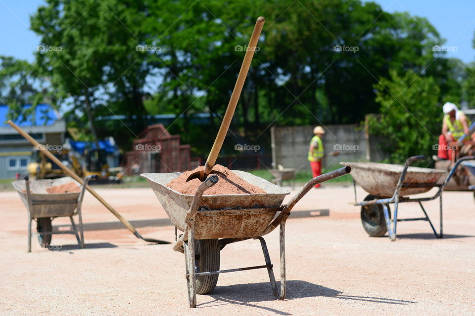 Mortar cart with a shovel