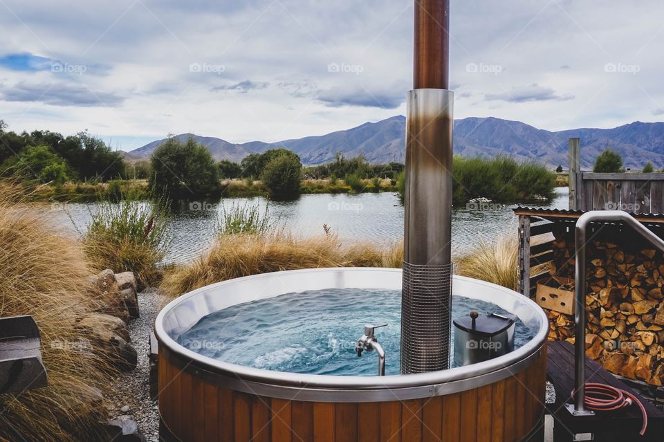 Fresh water hot tub in Omarama, New Zealand