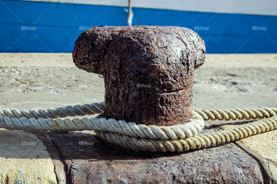 Anvil for tying ships