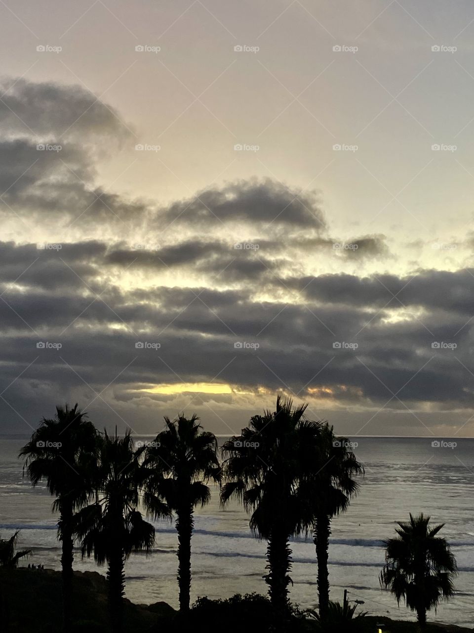 Beautiful sunset over the Pacific Ocean from Sunset Cliffs 