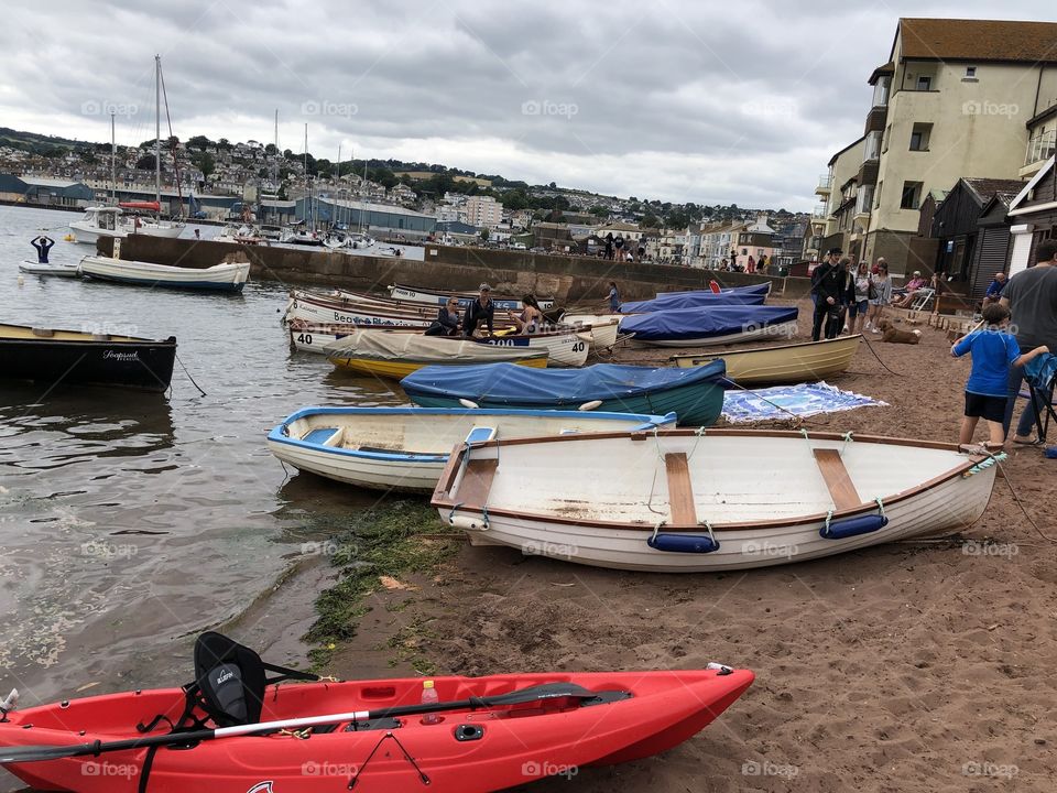 A second shot of this momentous water festival event on Devon, l am loving the great assortment of colored vessels.