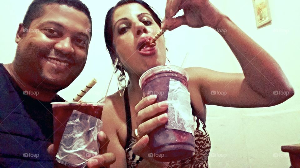 FOTO TIRADA EM DUQUE DE CAXIAS ASSAÍ É TUDO DE BOM AQUI NO Rio DE JANEIRO O ASSAÍ NO COPO É MISTURADO COM AMENDOIM RALADOS E OUTROS DOCES COM UMA CALDA À SEU GOSTO