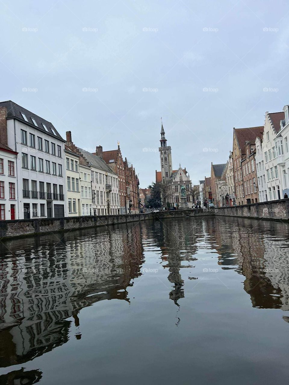 Aan de rivier in Brugge