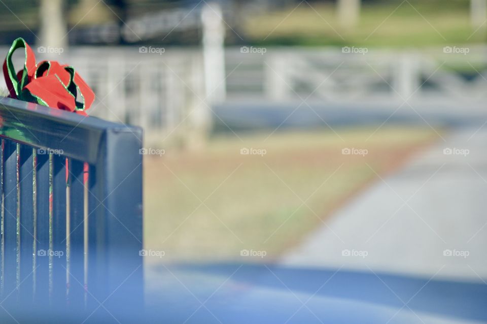 Open metal electronic gate 