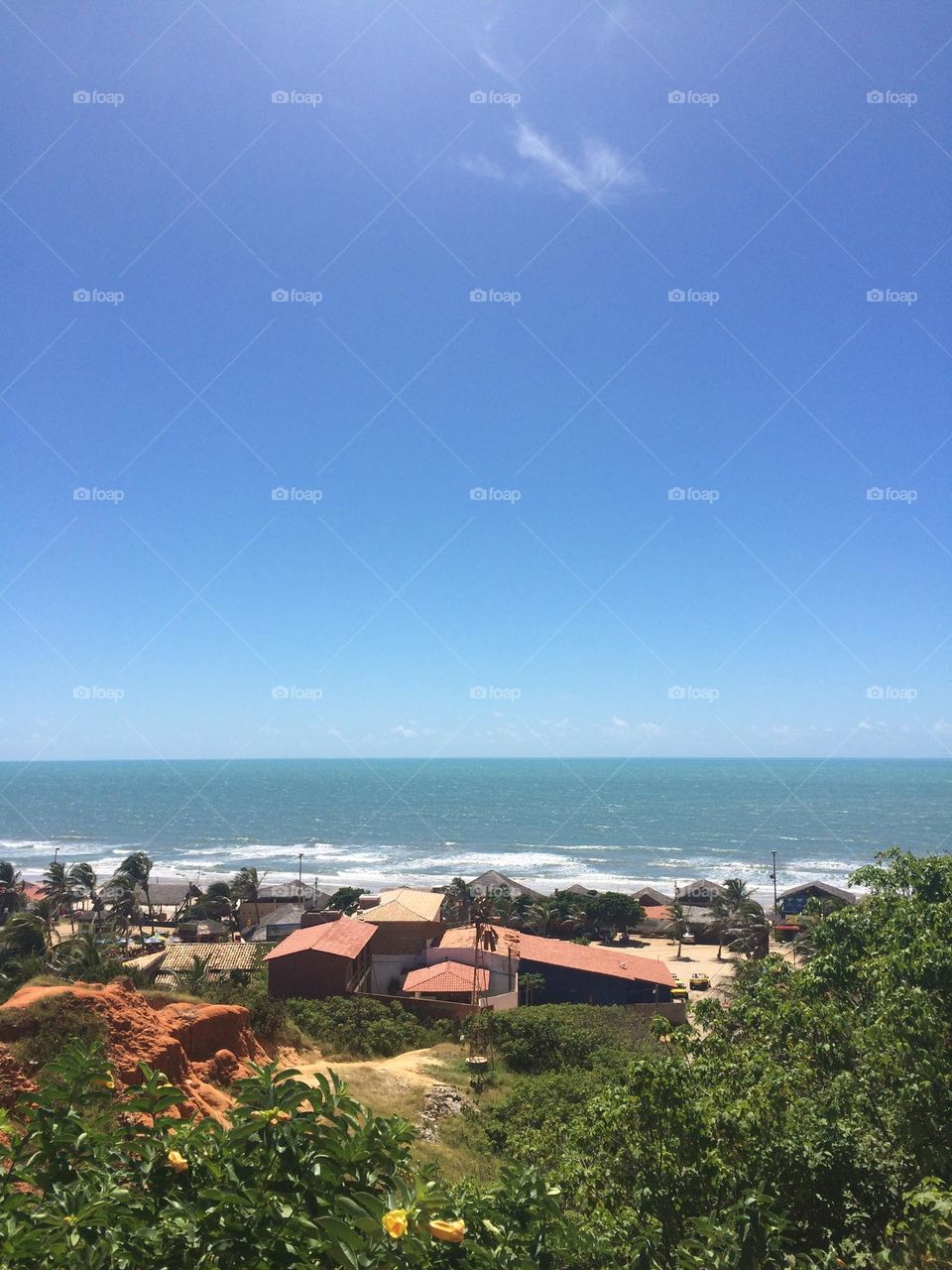 🇺🇸 The beauty of the Brazilian coast: here, our beaches are charming and very well maintained. / 🇧🇷 A beleza do litoral brasileiro: aqui, as nossas praias são encantadoras e muito bem cuidadas.
