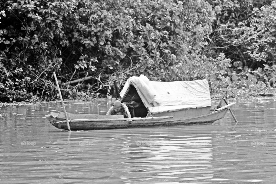 Life old man in his ship on musi river