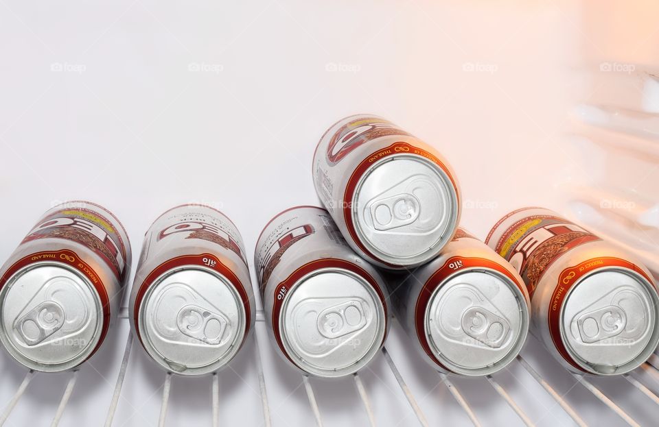 Leo Beer can, net weight 490 ml. alc 5% vol, Soak in the Refrigerator.Leo beer created by boon rawd brewery co.,ltd., Product of Thailand.​