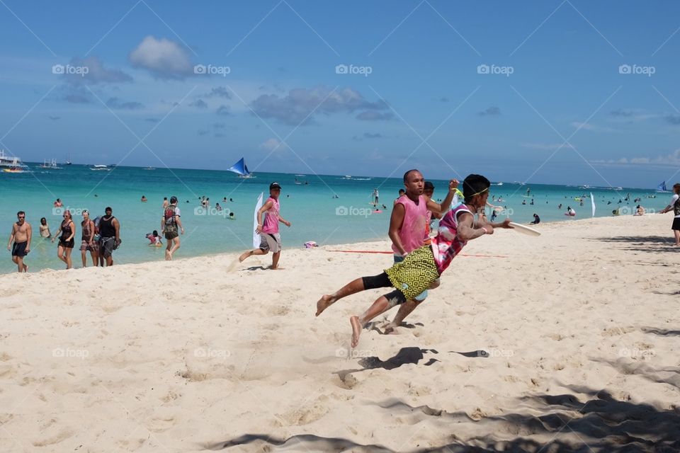 Frisbee dive