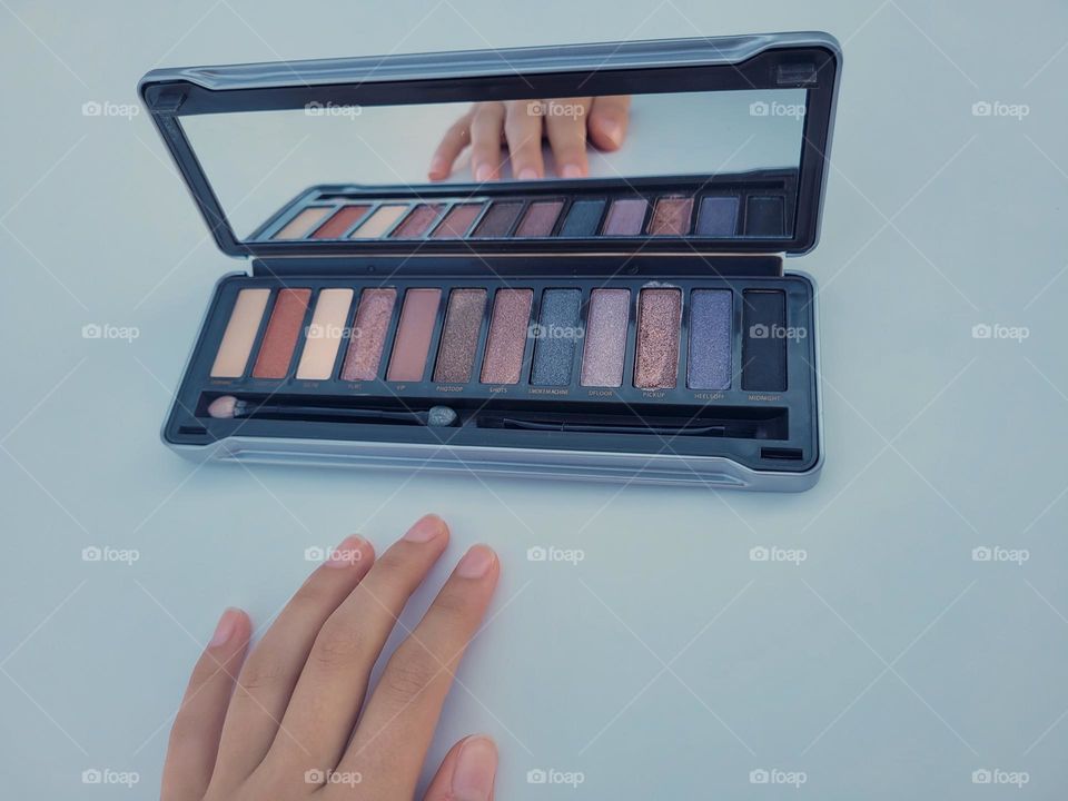 make up colors and reflection