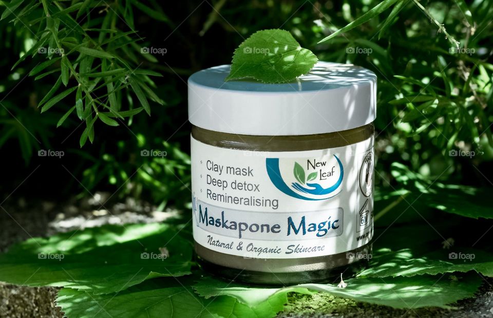 New Leaf’s Maskapone Magic, displayed in green, leafy and shadowy surroundings. www.newleafnaturals.uk/