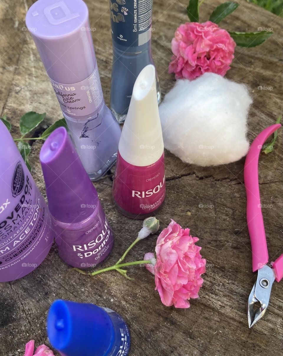 Cuidados e beleza para as unhas. Variedade de produtos. 