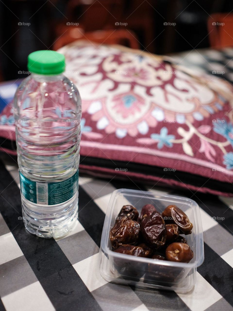 Prepare for iftar with dates and plain water