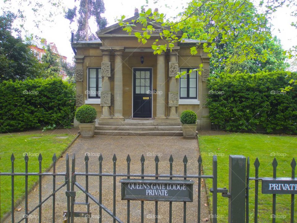 THE QUEENS GATE LODGE PRIVATE RESIDENCE LONDON, ENGLAND