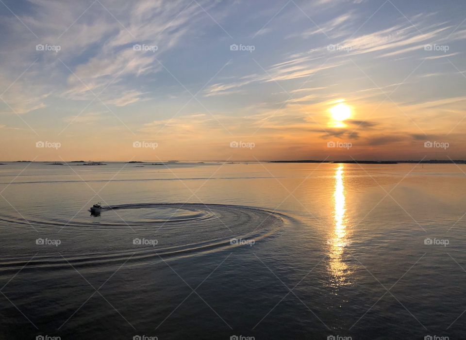 Boat going in circles at sunset 