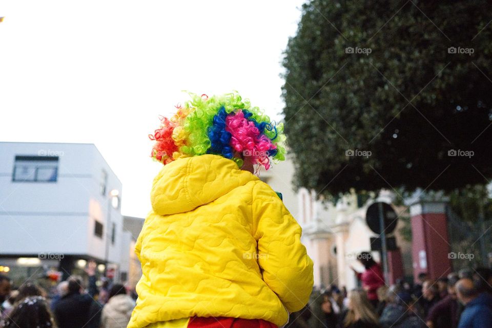 piggyback child with colorful wig