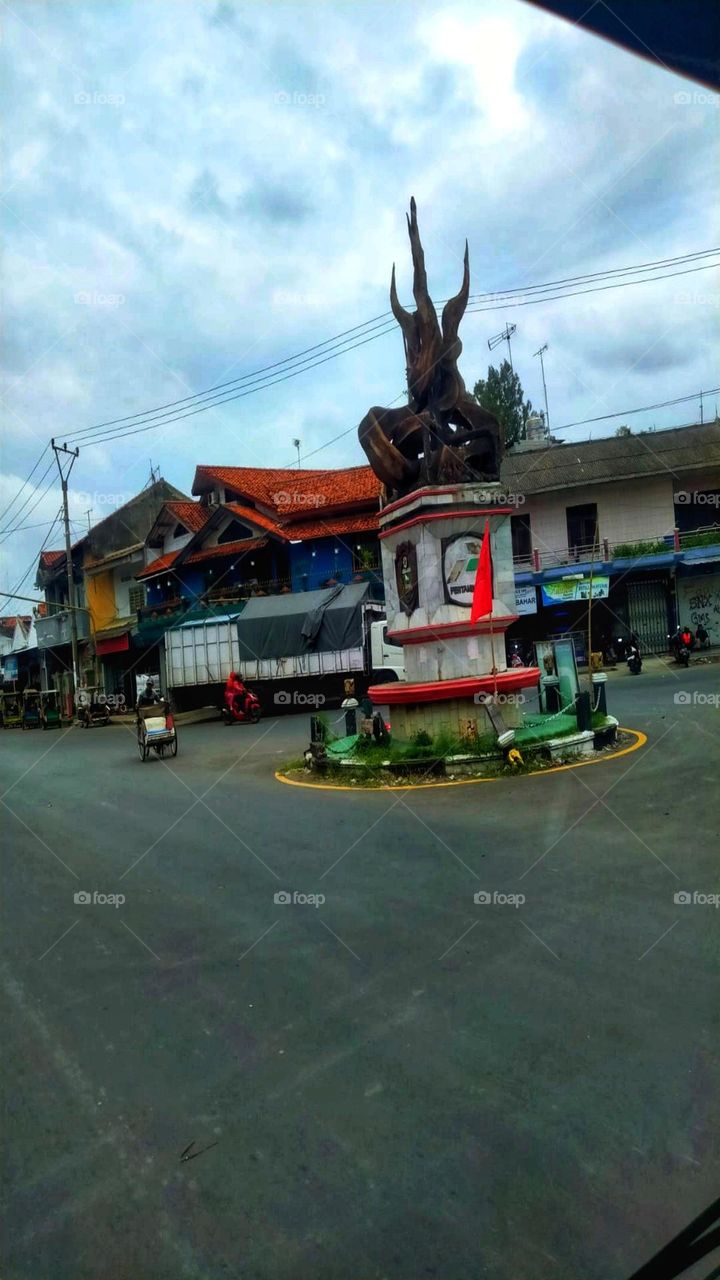 Barrier or monument at the intersection of three roads